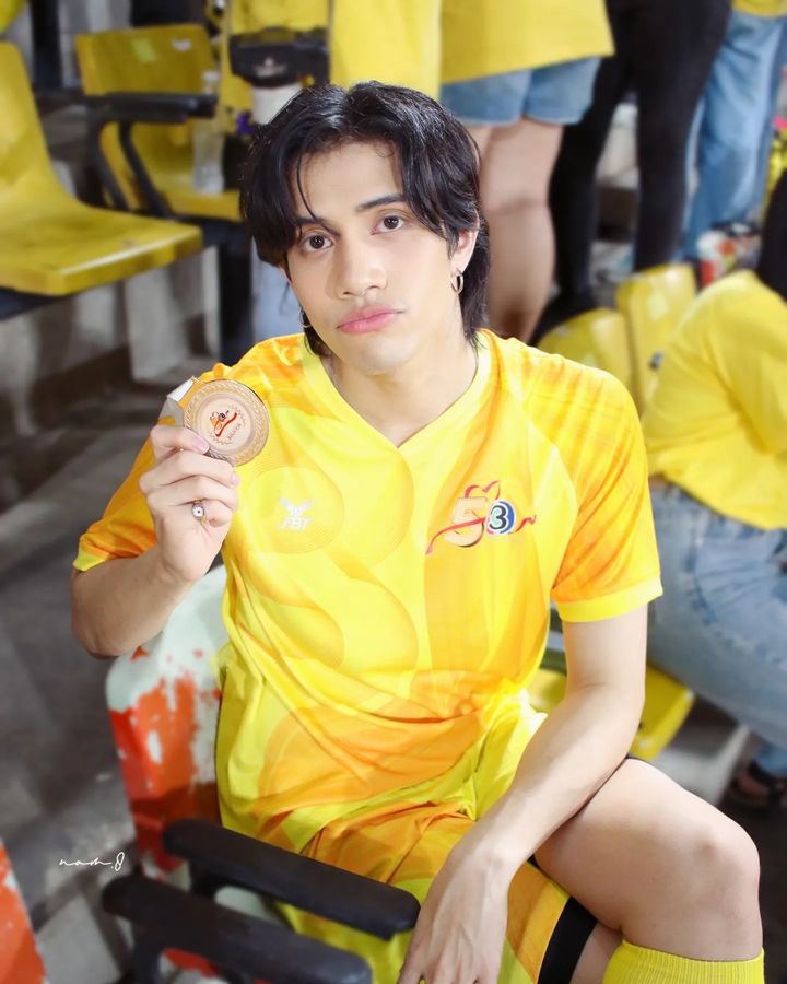 kusexyboy's tweet photo. “แค่ชนะใจเราก็พอ” 💚🥇💛
-ภูมิ
IG : wooooyd 
#วิศวกรรมศาสตร์ #ปี4 #KU79 
#KUSEXYBOY #wooooyd #phoomchawonwat 
#53ปีช่อง3ดีต่อใจ #BelovedFestival53ปีดีต่อใจ
Cr. Pic : nam.uwd https://t.co/rxrJe0W9yv