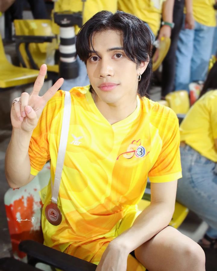 kusexyboy's tweet photo. “แค่ชนะใจเราก็พอ” 💚🥇💛
-ภูมิ
IG : wooooyd 
#วิศวกรรมศาสตร์ #ปี4 #KU79 
#KUSEXYBOY #wooooyd #phoomchawonwat 
#53ปีช่อง3ดีต่อใจ #BelovedFestival53ปีดีต่อใจ
Cr. Pic : nam.uwd https://t.co/rxrJe0W9yv