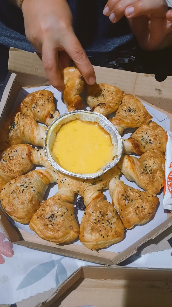 Buka puasa dengan menu baru <a href="/Pizza_HutID/">Restoran Pizza Hut</a> enakkk bangettt.