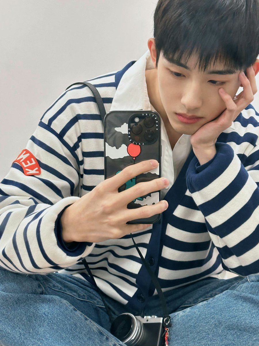 하.............. 너무 잘생겨서 내 마음이 힘들다