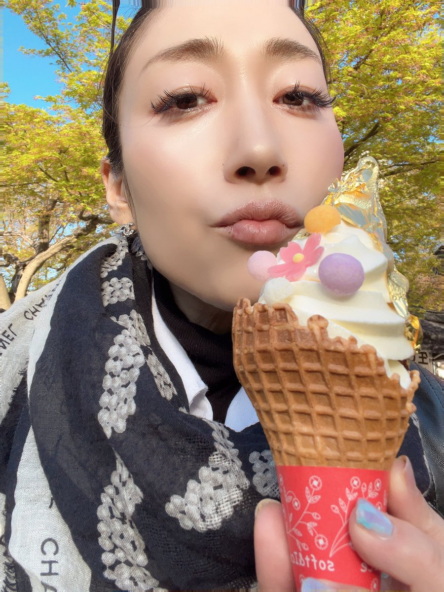 LFc3a's tweet photo. 名古屋城と桜
#桜
#名古屋城
#さくら
#満開
#CherryBlossom https://t.co/MsP7YT72tX