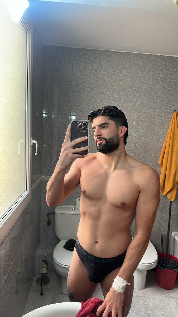danibeja97's tweet photo. Ultima semana de turrones que llega el verano 🔥 destinos para este verano?🤔 https://t.co/tLQjeR4CQi