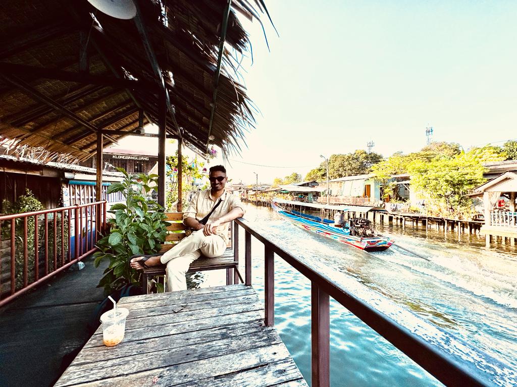 namanshrivastav's tweet photo. 1. When I was 17, I was consumed by the thoughts of what would my friends think If I failed the IIT exam. Will they ever talk to me?

2. When I got a kick-ass job, it was all about impressing my boss and colleagues.

3. Then came the grad school, where the reference point was the folks I met during the orientation week.

Today, I don’t even remember the names of most of my workplace peers or the people I met during the orientation of my #MBA program.

These folks were very important to me when I was spending a lot of time in their proximity.

The fact of the matter is - we are local animals, interested in our immediate neighborhood.

If you live your life to seek validation from others - you will die each day.

I don’t think you should care about what others in your immediate neighborhood think of you.

Have a core group of trustworthy people in your network, everyone else, and everything else is noise. ❤️