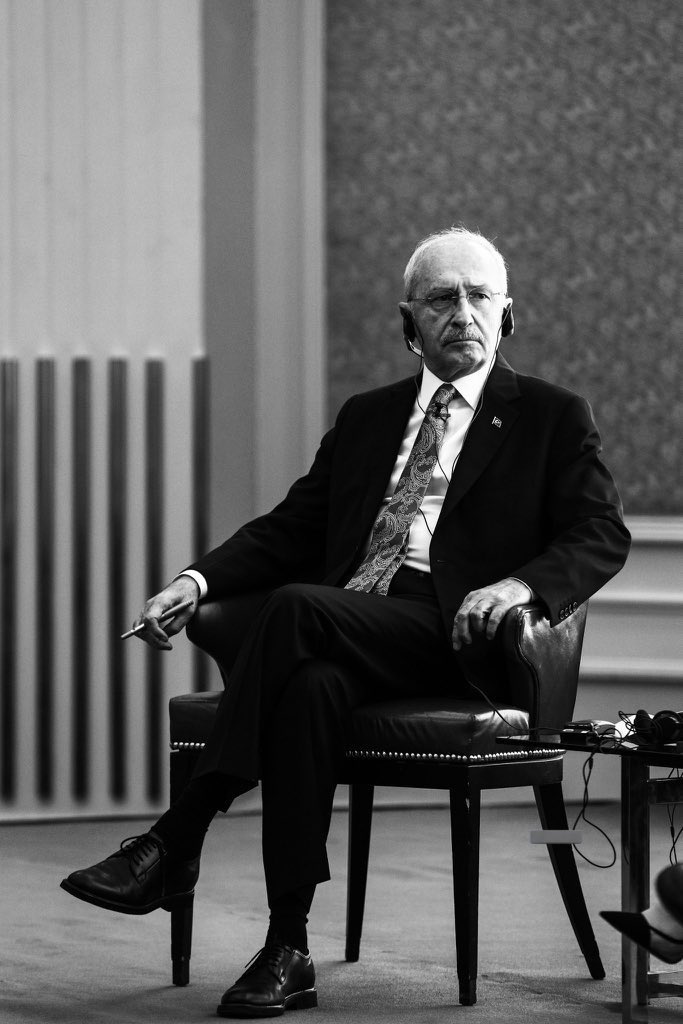 yilmaznews's tweet photo. Sn Kılıçdaroğlu da diğer parti liderleri gibi bazen gaf yapıyor. 

Peki ne yapmıyor?

* Hırsızlık yapmıyor,
* Liyakatsiz işe alımı desteklemiyor,
* Adaleti engellemiyor,
* Türk Lirasını değersizleştirmiyor,
* Rantçı çetelerle iş tutmuyor,
* Mafya ile iş tutmuyor https://t.co/XKzn9YgFog