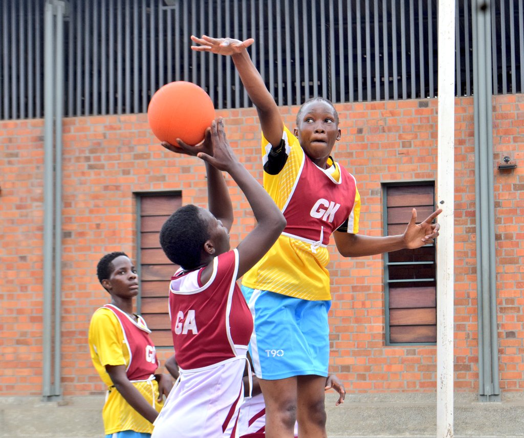 NetballUpdates1's tweet image. #Division2 #TuesdayAction 
#MatchTwo
HT'
Dynamites vs Canaan NC 
Q1: 10-07 
Q2: 22-16

It's an epic game for youthful sides, very speedy and enticing for the eyes!
#LivefromKamwokya 
#UNL | #Shecranes256 | #UNF256 
@kayiirajackson @VBugerere @shecranes256 @NBSportUg