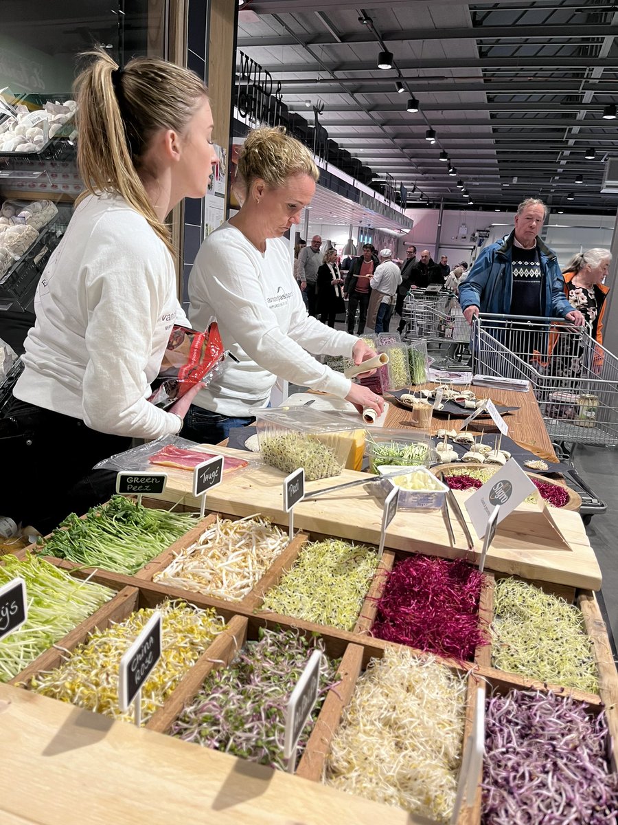 Philip van den Brand tweet media