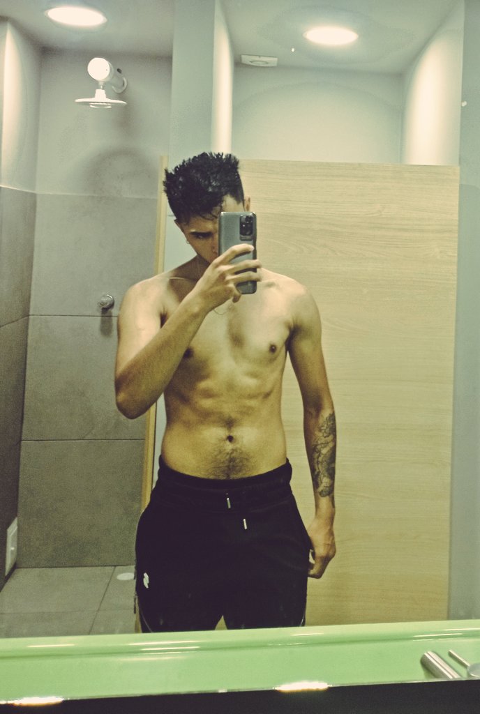 criss_wfl's tweet photo. Hoy es solo un día más disfrútalo al máximo 😗 🔥🔥https://t.co/mUairwWNgo https://t.co/o7CzRKFJNk