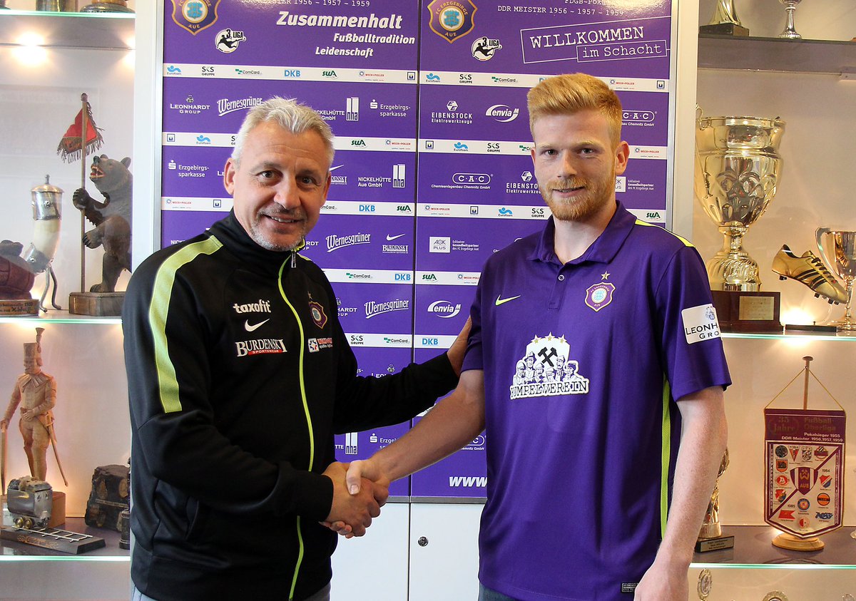 FCErzgebirgeAue's tweet photo. Fabian #Kalig feiert heute seinen 30. Geburtstag! 🎂💜
Wir wünschen dir alles Gute und nur das Beste, Foxer!🦊💜⚒️
#AUE #Kumpelverein https://t.co/EzjI5YemTk