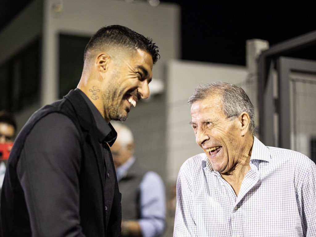 Cuando el respeto, la admiración y la gratitud mutua es tan evidente, las palabras sobran. 

📸 <a href="/LuisSuarez9/">Luis Suárez</a>