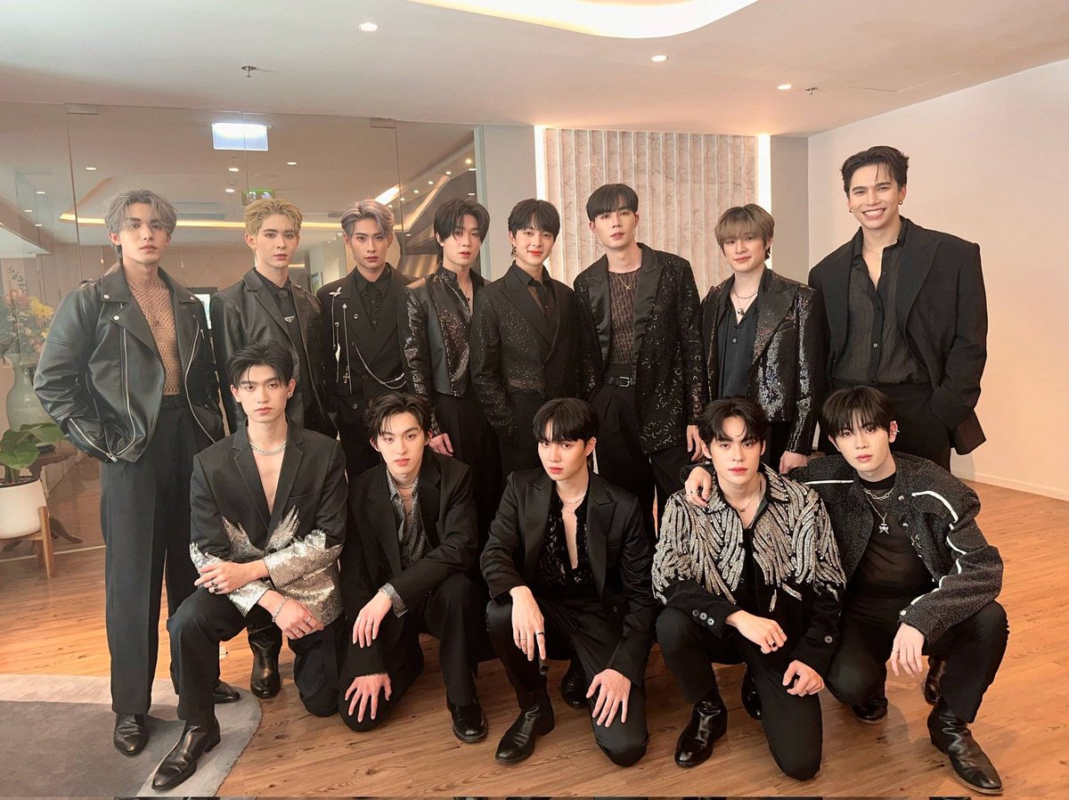 MayThu18344267's tweet photo. All love you

#คมชัดลึกอวอร์ด19xดูมันดิ https://t.co/CrZh8pTE12