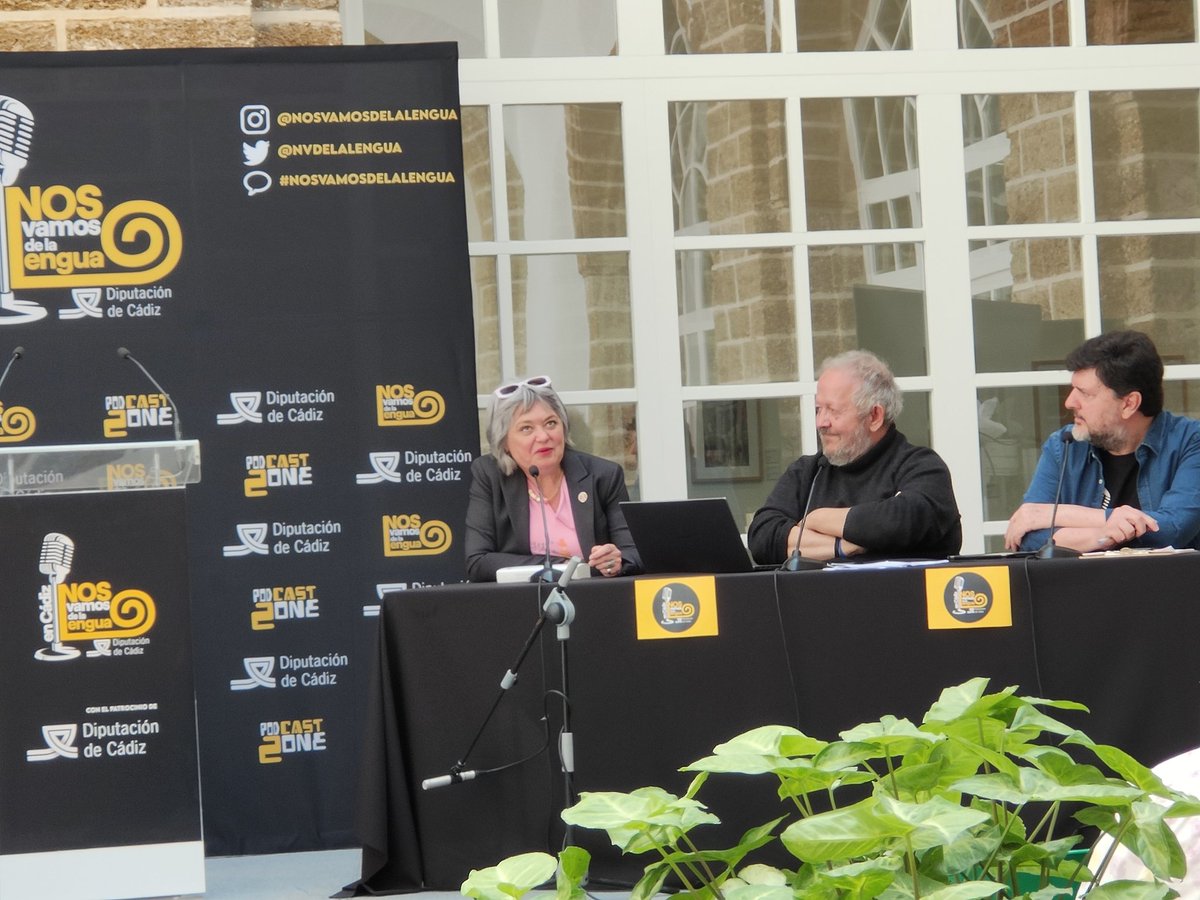 BelenPeraltaP's tweet photo. @blancafloblog, presidenta de @aferquinones, nos habla en @NVdelaLengua en @diputacioncadiz de la obra del escritor gaditano Fernando Quiñones
@CadizLengua @JuanOchoaVela @jjtellezrubio 
#CongresoLenguaCadiz https://t.co/duy4A5BMYt