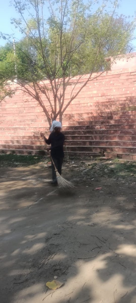 JantaDevi's tweet photo. बख्तावरपुर क्षेत्र के गांव में सफाई कार्य बड़े जोरों शोरों से है
#swachh https://t.co/pDj7g2Tfjz
