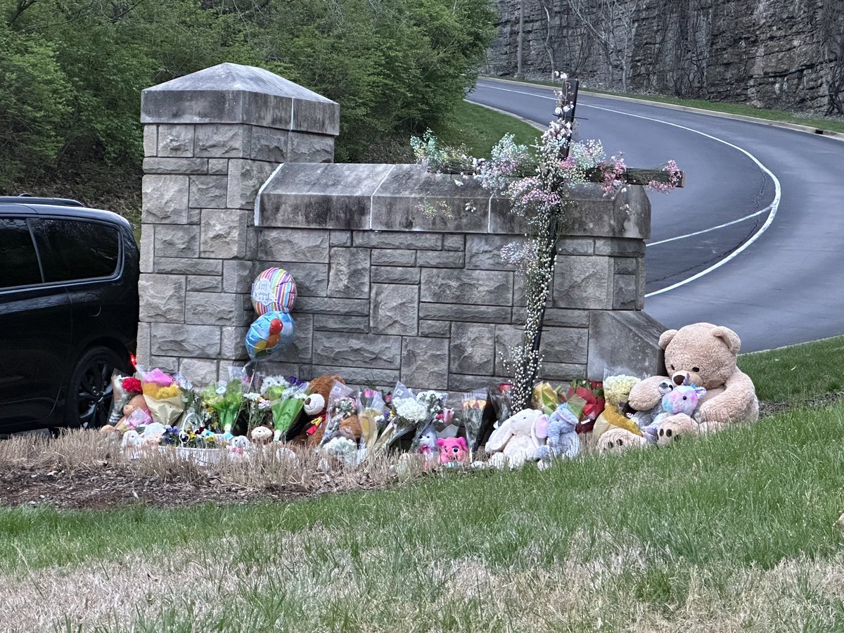 ColeHigginsCNN's tweet photo. the growing memorial outside of Covenant Presbyterian in Nashville. https://t.co/hHt3NeHxYI
