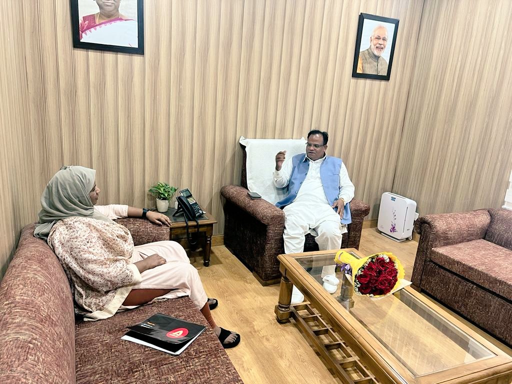 shahezadi_syed's tweet image. I called on the Shri John Barla Ji, Hon&apos;ble MoS (Minority Affairs), Govt. of India with Telangana Minority Morcha State Leaders at his residence,New Delhi and discussed various issues for the upliftment of the minority communities in the State.
@narendramodi @blsanthosh @NCM_GoI