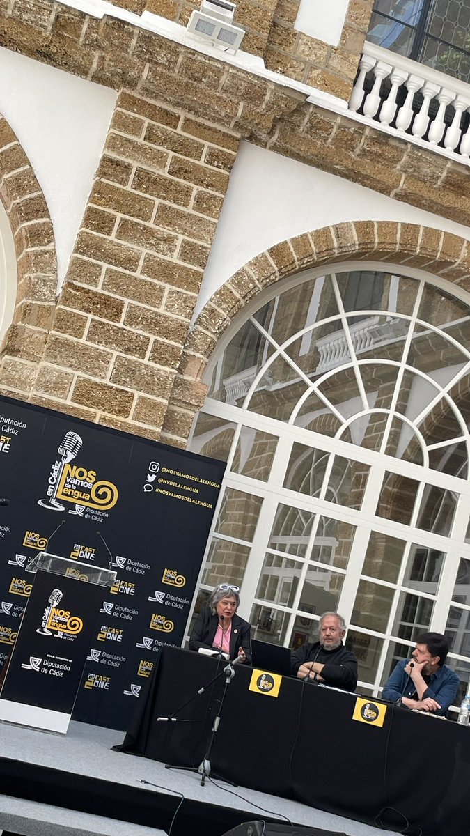 Ismaeljmc's tweet photo. @blancafloblog nos habla de la figura de Quiñones en @NVdelaLengua en @diputacioncadiz.
@_Istrad
#CILECádiz #CILE2023 https://t.co/6wFQuDEr1X