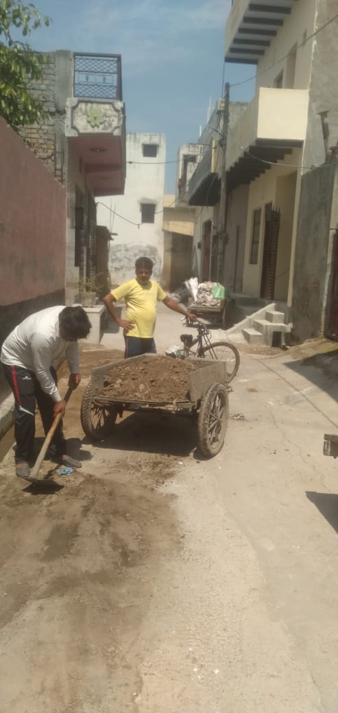 JantaDevi's tweet photo. बख्तावरपुर क्षेत्र के गांव में सफाई कार्य बड़े जोरों शोरों से है
#swachh https://t.co/pDj7g2Tfjz