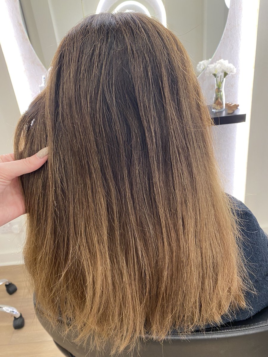 Check out this stunning cinnamon brunette balayage! This warm and spicy hue is perfect for those who want to switch up their hair colour for the season. 😍

#balayage #cinnamonhair #brunettebalayage