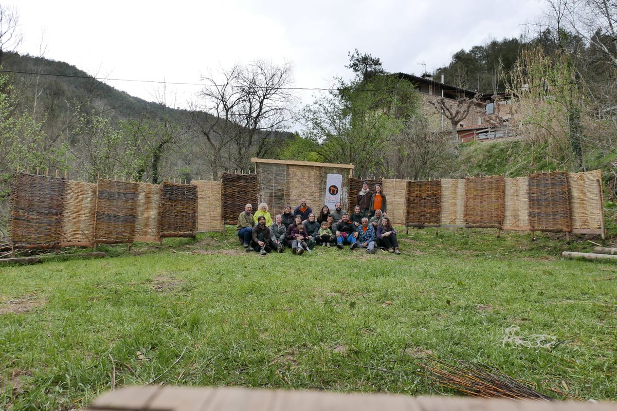 Taller d'Entramats Vegetals
Aquest és el resultat d'aquests dies!
Gràcies a tots els alumnes i formadors!!!
<a href="/masfranch/">Mas Franch</a>, <a href="/voltescoop/">Voltes cooperativa d'arquitectura</a> <a href="/pontdequeros/">PontdeQuerós</a> <a href="/cistelleria/">La Cistelleria</a>.calcabasset @cristian_salixart
Laia, Marta, Daniel, Manel i Jordi Sales, Joan i Cristian!!