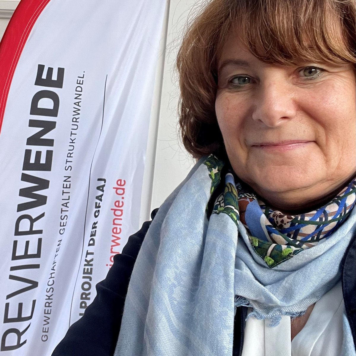 #Revierwende-Büros wie in Bedburg sind eine gute Reaktion auf die #Transformation! <a href="/an1961weber/">Anja Weber</a> forderte dort gestern „#Transfergesellschaft für alle“, auch für Mitarbeitende von Zuliefererbetrieben. "Bemerkenswerter Ansatz", so Angelika <a href="/Preiss_PEAG/">Angelika Preiß</a>      facebook.com/RevierwendeBed…