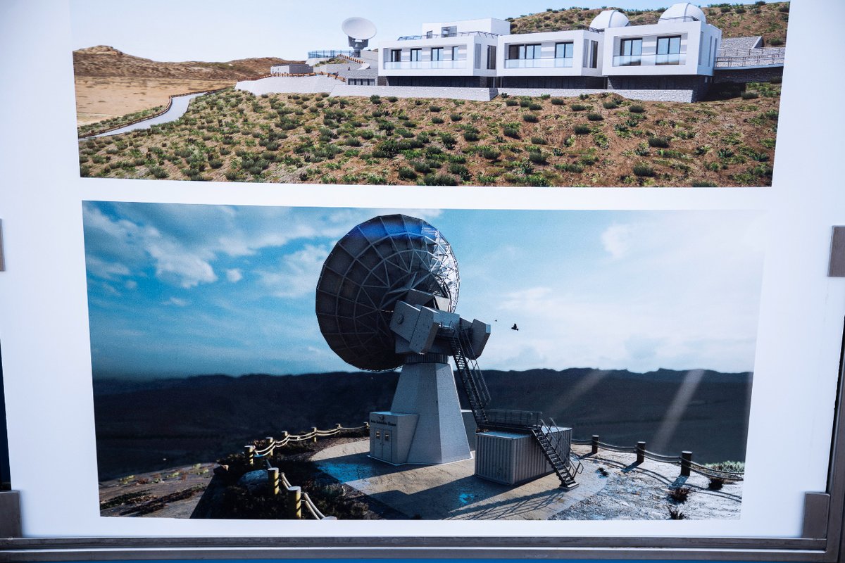 IGNSpain's tweet photo. @GranCanariaCab @mitmagob @AytodeAguimes ✔️Proyecto #RAEGE: 👉https://t.co/8MW5V9428c
✔️Fotos del acto:👉https://t.co/bf0GuQAfuD
#GranCanaria #Radiotelescopio #GGOS @RTVCes @canarias7 @GranCanariaTV @maspalomas24h @IAG_GGOS https://t.co/ROnCFApKcR