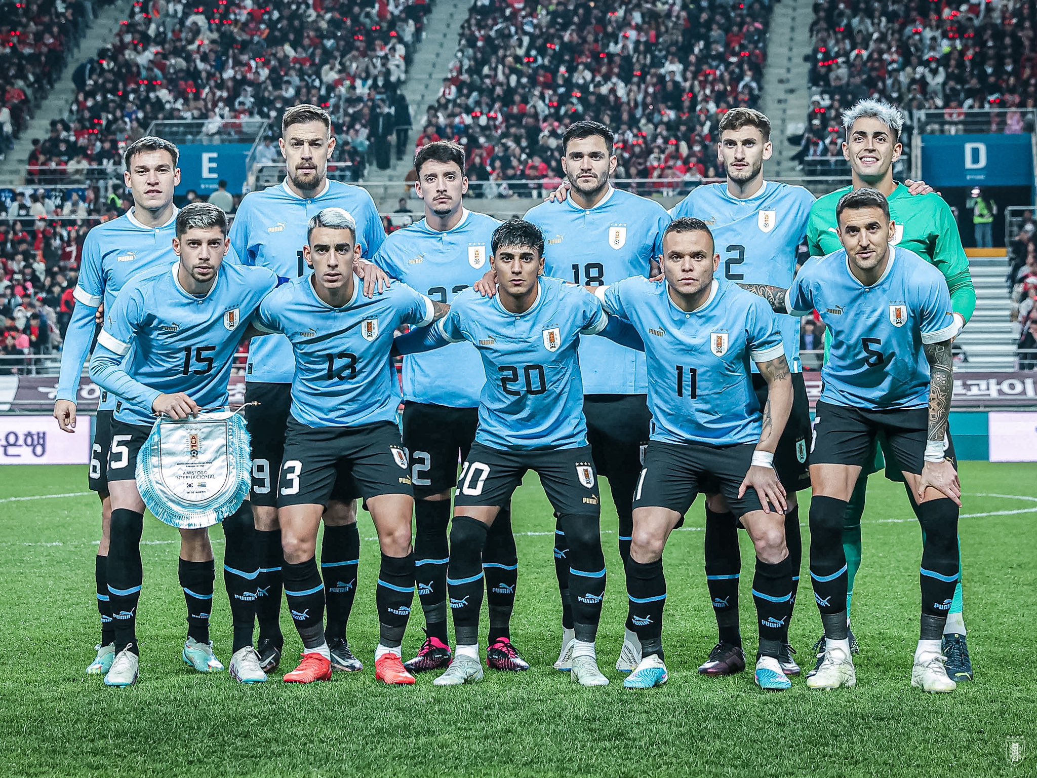 Selección Uruguaya on X: 📸 𝗟𝗮 𝗳𝗼𝘁𝗼 Los once que hoy representan  tres millones. #ElEquipoQueNosUne  / X