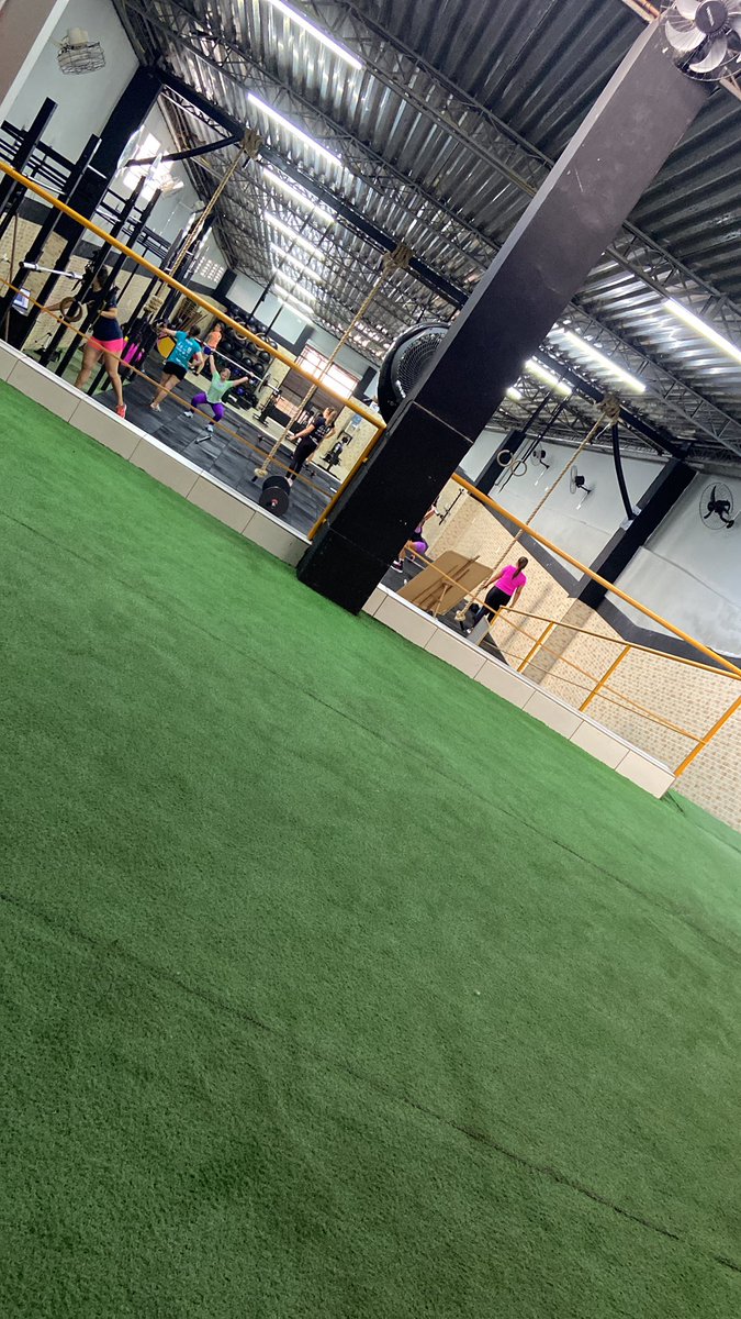Jhonmmelo's tweet photo. Crossfit não é coisa de Deus não https://t.co/ppnbks28BJ