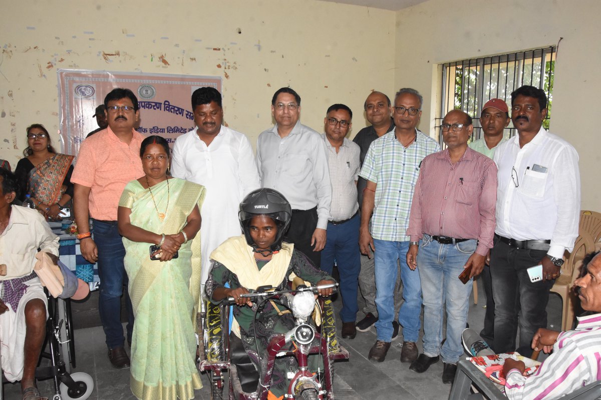 SAILranchi's tweet photo. Today, SAIL Ranchi in association with ALIMCO distributed artificial equipments among 53 Divyangs including children and senior citizens at Namkum Block office. Sri Rajesh Kachhap, MLA, Khijri; Sri G.S Jaiswal, BDO, Namkum &amp; Sri S.J Jachuck, CGM(P&amp;A), Ranchi graced the occasion. https://t.co/J6r7NaWr45
