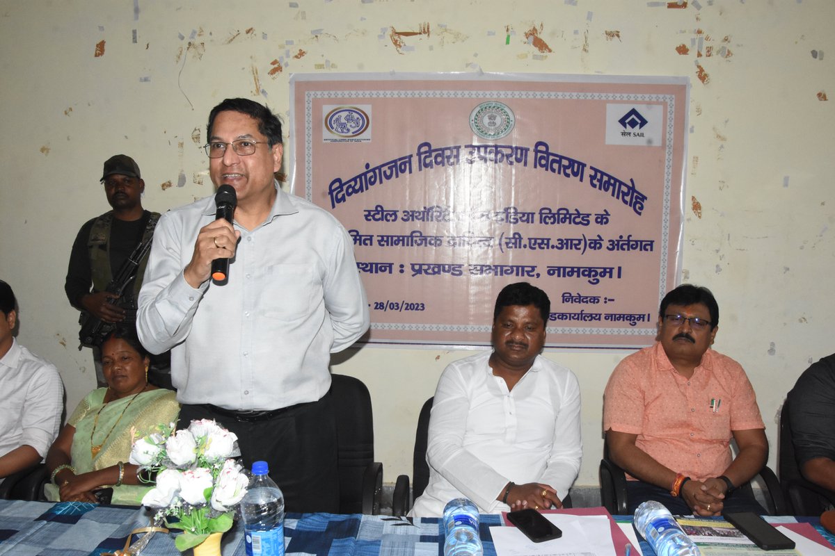 SAILranchi's tweet photo. Today, SAIL Ranchi in association with ALIMCO distributed artificial equipments among 53 Divyangs including children and senior citizens at Namkum Block office. Sri Rajesh Kachhap, MLA, Khijri; Sri G.S Jaiswal, BDO, Namkum &amp; Sri S.J Jachuck, CGM(P&amp;A), Ranchi graced the occasion. https://t.co/J6r7NaWr45