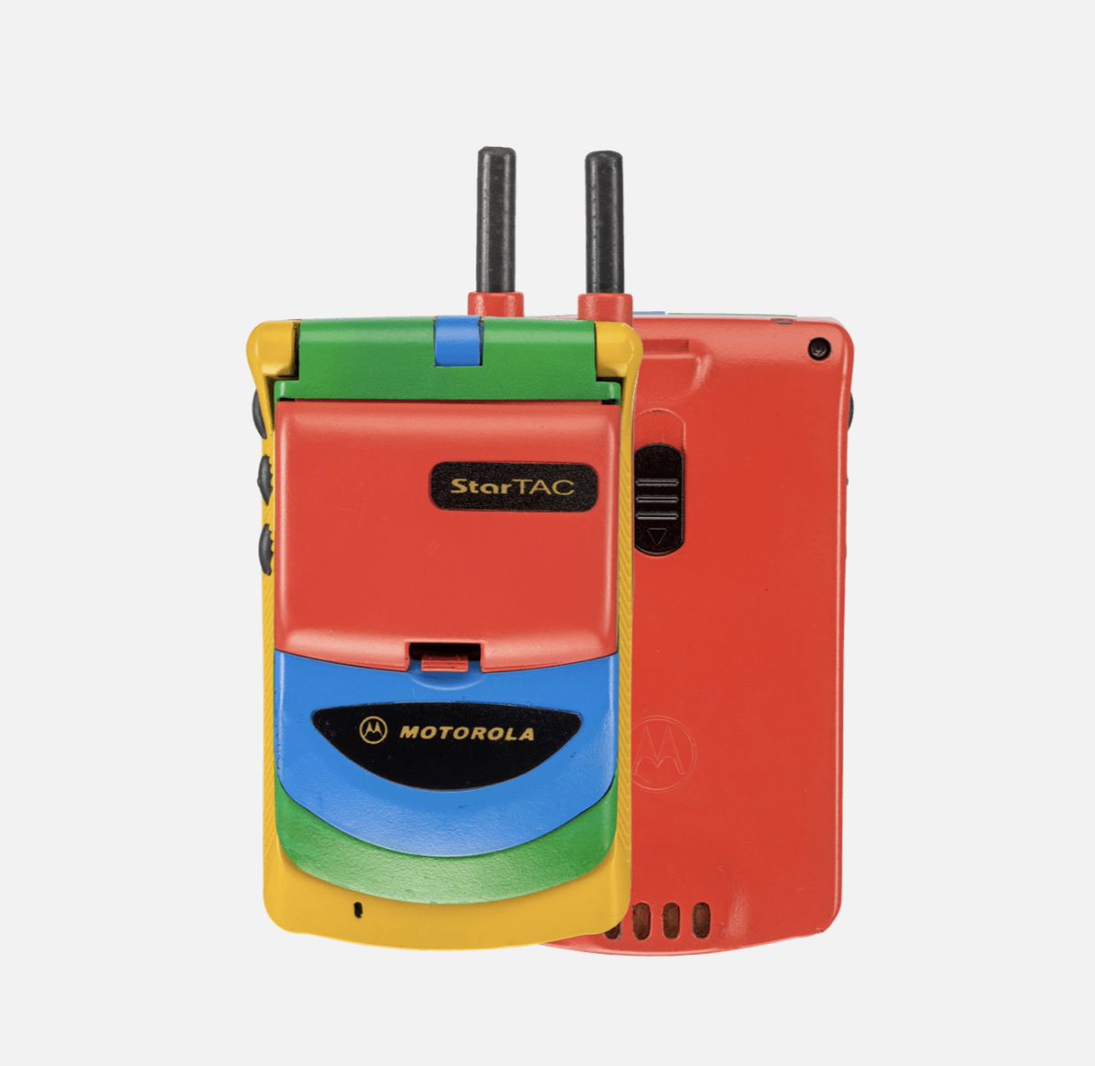 presentcorrect's tweet photo. Say hello to the mobile phone museum. 2635 models. https://t.co/Z28CZOSm0v https://t.co/husH5HRUsM