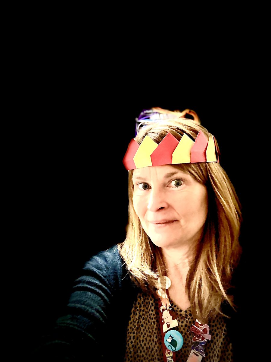 bfoxtohickon's tweet photo. Two 7th graders made me a crown this morning. I just might wear it every day! #Tohickon #CBSD #LibraryQueen https://t.co/mtBWPsKfv4