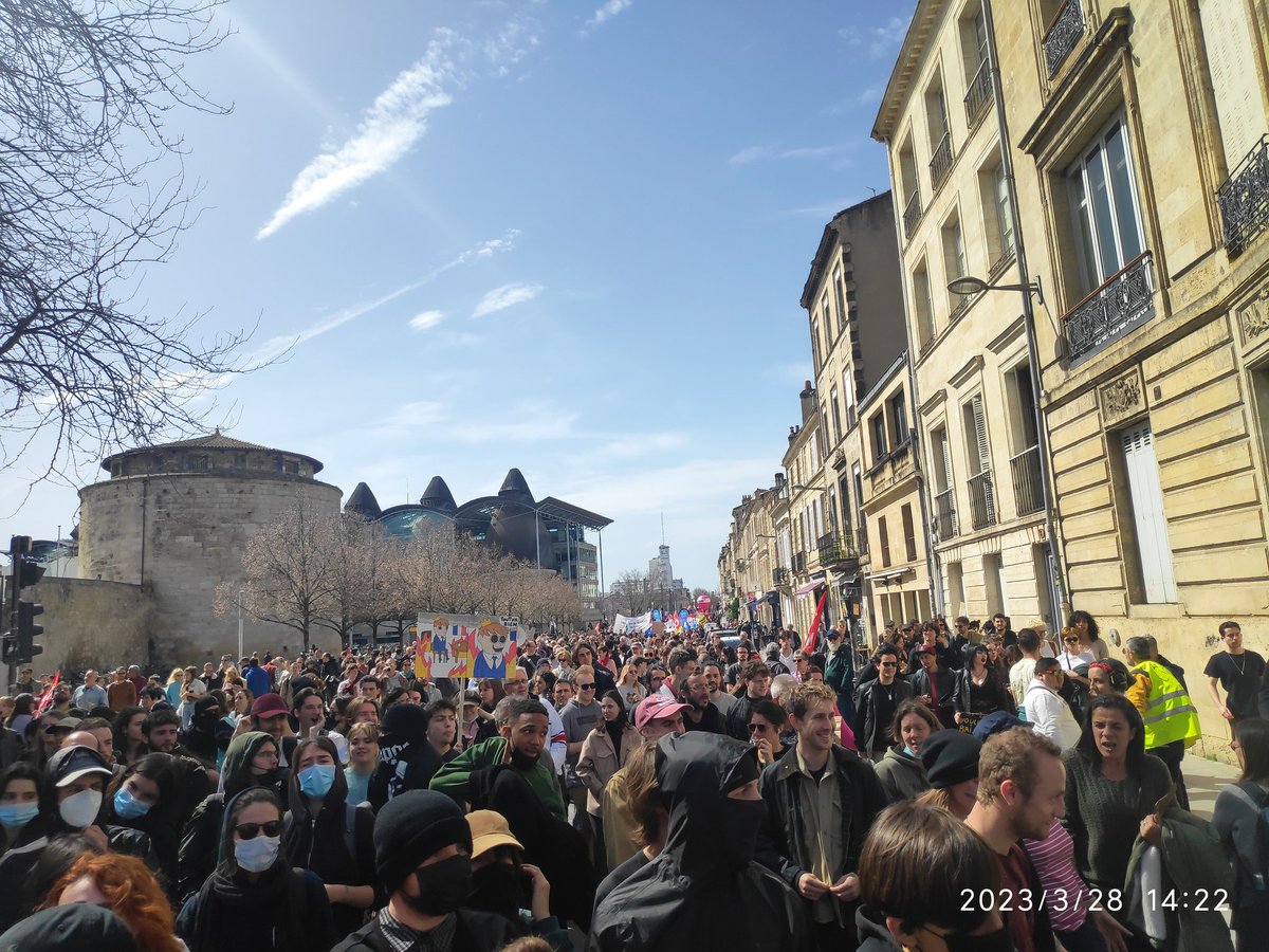 ElonMuscle236's tweet photo. Encore une grosse mobilisation à Bordeaux ! Bien organisée ! #Bordeaux #ReformeDesRetraites #Revolution #Sudouest #MotionDeCensureTransPartisane #MotionDeCensure #Greve20et21mars #Greve23Mars #combat #manifestation #Manifestations #legitimite https://t.co/4PWtXwtwaF