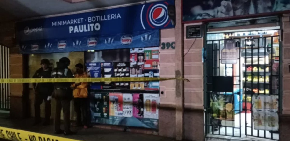 joseantoniokast's tweet photo. Dueño de minimarket en Curicó con Lira baleado en la cabeza por tres delincuentes. Ahora luchando por su vida. ¿Los va a indultar el Presidente Boric? https://t.co/MBSAkBorqG
