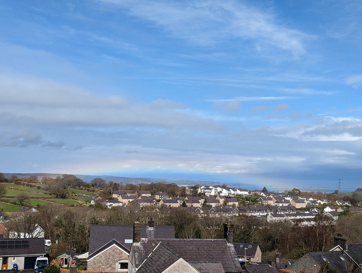 .@bbcweather @DerekTheWeather amazing almost horizontal rainbow taken just now from my house in Tregarth. Looking over to the menai straits and penmon 🌈🌤️☂️