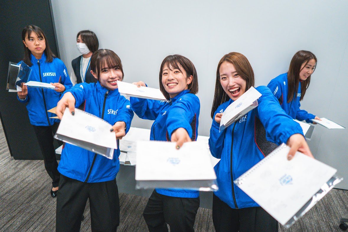 1216purply's tweet photo. 昨日、積水化学女子陸上部の報告会がありました！完全オンラインだった昨年とは違い今年は会場で社員の方々と交流する事ができて嬉しかったです😁良い報告ができるようにまずは来月のレース頑張ります🔥 https://t.co/RkGvogeAvp