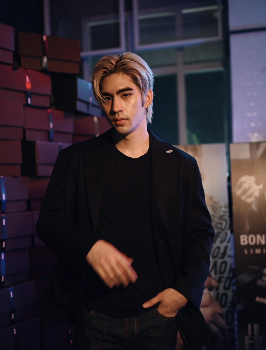 Dunromch_'s tweet image. ก่อนหาสไตล์ตัวเองเจอ &amp;amp; หลังเจอสไตล์ของตัวเอง 😎🔥🖤😏
#dunromch #เสือเผ่น๑
@dunromch @Dunromch_