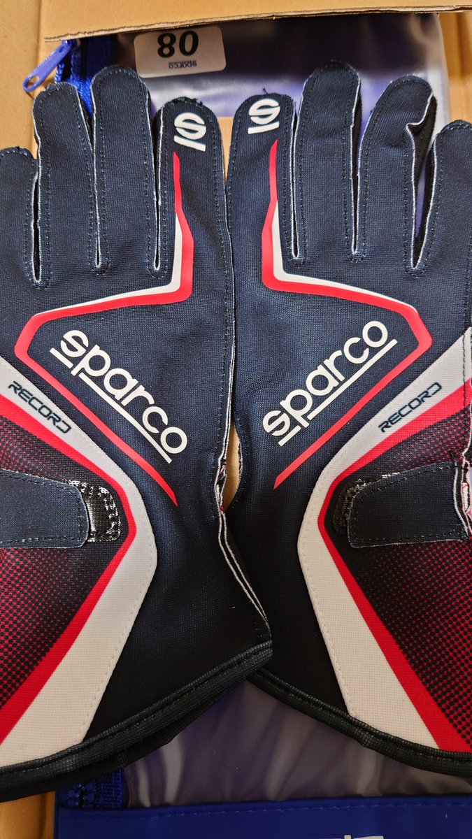 外縫いはめちゃくちゃ指にフィットするので感触いいですよね😀
安心と信頼のアウティスタさん @autista_saitama です😎