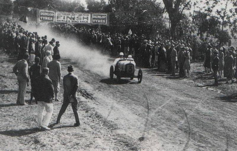 Kubicowy's tweet photo. Wrzuciłem 3 teksty na #VASCoholics O to pierwszy z nich o historii GP Australii ale takie nietypowe bo nie opisujące tylko F1 tam a dokładnie od początku jego istnienia czyli 1928.
https://t.co/wcPNgEtcQ2 https://t.co/h9pazxTzRC