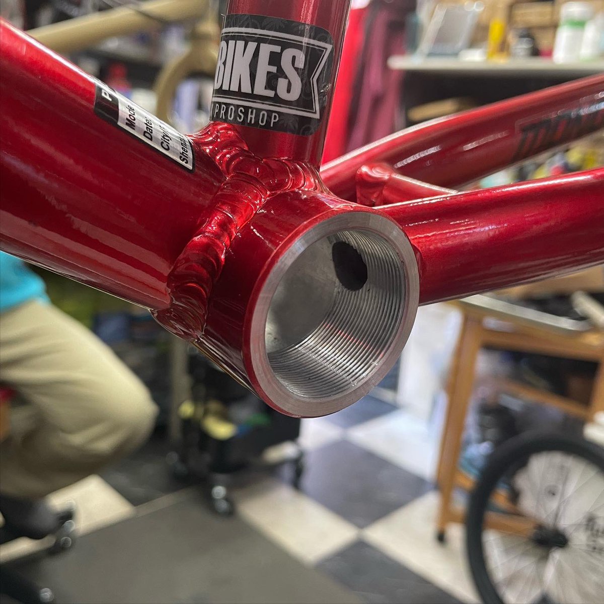 astbikes's tweet photo. #ANSWERBMX クランクをインストール👍🏻 #BMXracing 入門機 #Mongoosebmx Titleシリーズは価格相応の部分がありますが、カスタムの差がハッキリとわかるので面白かったりもします🔥今回クランク周辺のみで300g近く軽量化に成功☝🏻
#astbikes #astforest #埼玉 #和光 #秩父 #所沢 #さいたま #練馬 #板橋 https://t.co/N5M4O1h9fV