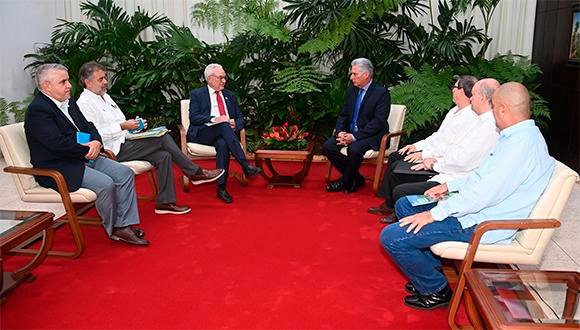 Cuba refuerza hoy alianzas para avanzar en el propósito de garantizar su soberanía alimentaria en un contexto de crisis global y recrudecimiento del bloqueo de Estados Unidos. #MejorSinBloqueo #CubaViveYTrabaja #JuntarYVencer 
prensa-latina.cu/2023/03/28/cub…