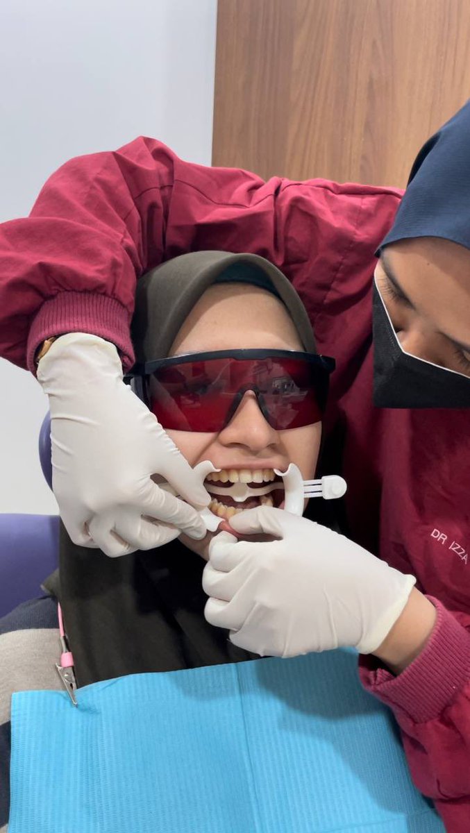 Twt_Cyberjaya's tweet photo. Baju raya dan lighting on point, gigi pun kena la on point jugak. 

Whitening tu masa treatment dia dalam satu jam, dalam masa sejam tu boleh buat 3 cycle. 1 cycle tu 15 minit. https://t.co/5phUhCShKW