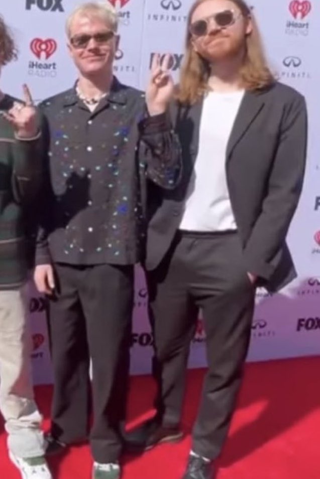 sunfflouwerry's tweet photo. me copying harryandlouis' style and mannerisms cause I have issues with obsession https://t.co/lS0oIAOqq7