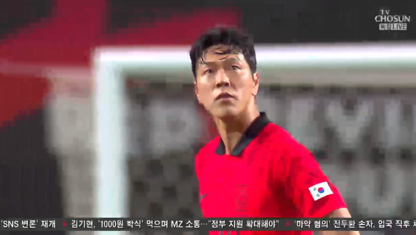 foet247america's tweet photo. South Korea 2 Uruguay 2. Kim Young-gwon #KORURU https://t.co/bOEIGqAtXk