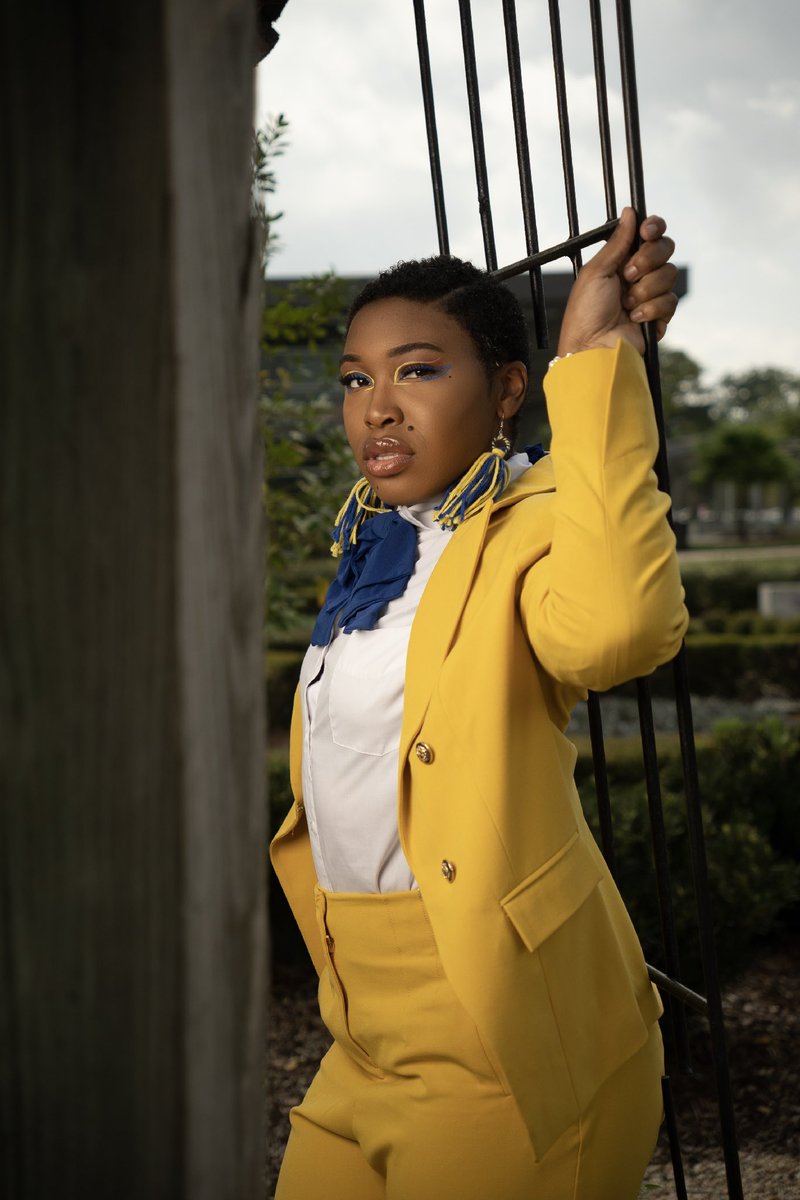 Yin_Yinka_Ink's tweet image. YOUR NEW FAVORITE POODLE 🤭💛💙 🐩and her name is ExquiΣite #spring23 #sgrho