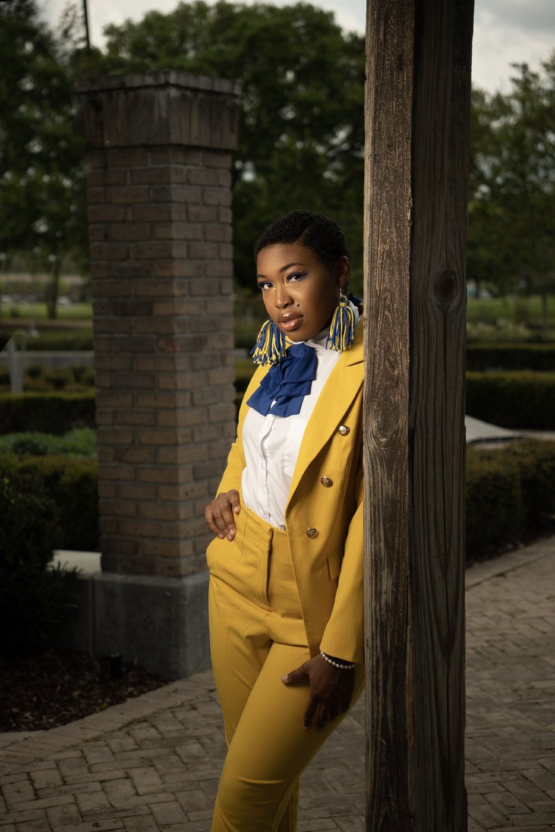 Yin_Yinka_Ink's tweet image. YOUR NEW FAVORITE POODLE 🤭💛💙 🐩and her name is ExquiΣite #spring23 #sgrho