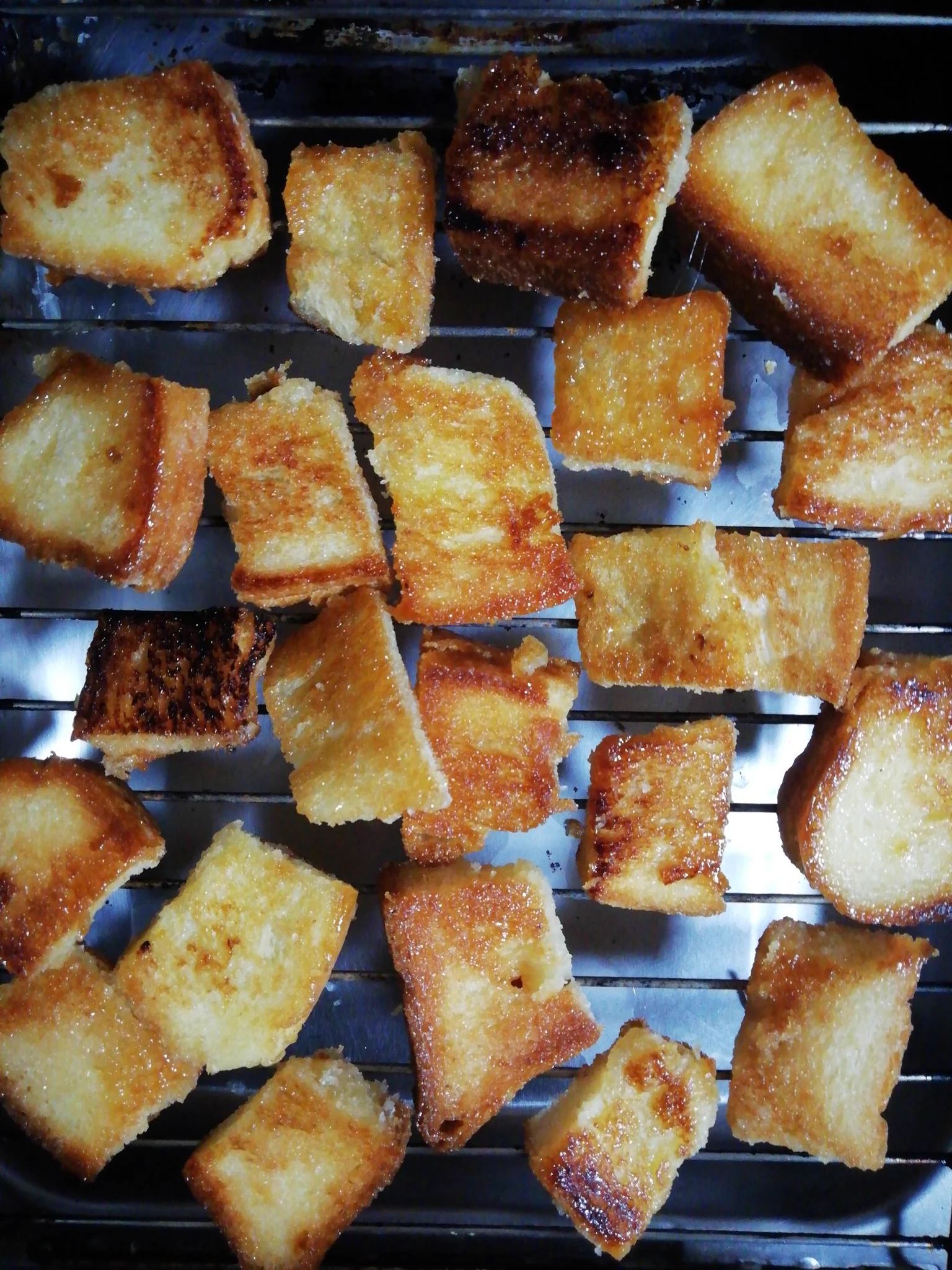 8枚切りのトーストでも出来た。
冷ますのに魚焼きグリル使ってるけど😗😗  