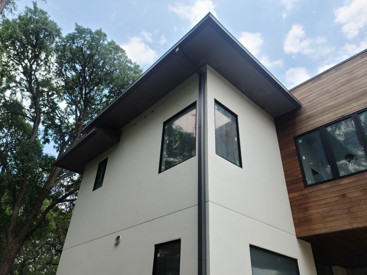 ATXGutterKing's tweet image. We can match gutters to any modern style home - like these seamless square gutters and downs spouts. 

Austin Gutter King is a locally owned and operated seamless rain gutter business that provides excellent customer service. 

Call☎️ (512) 270-2445
bit.ly/3uC3QV5