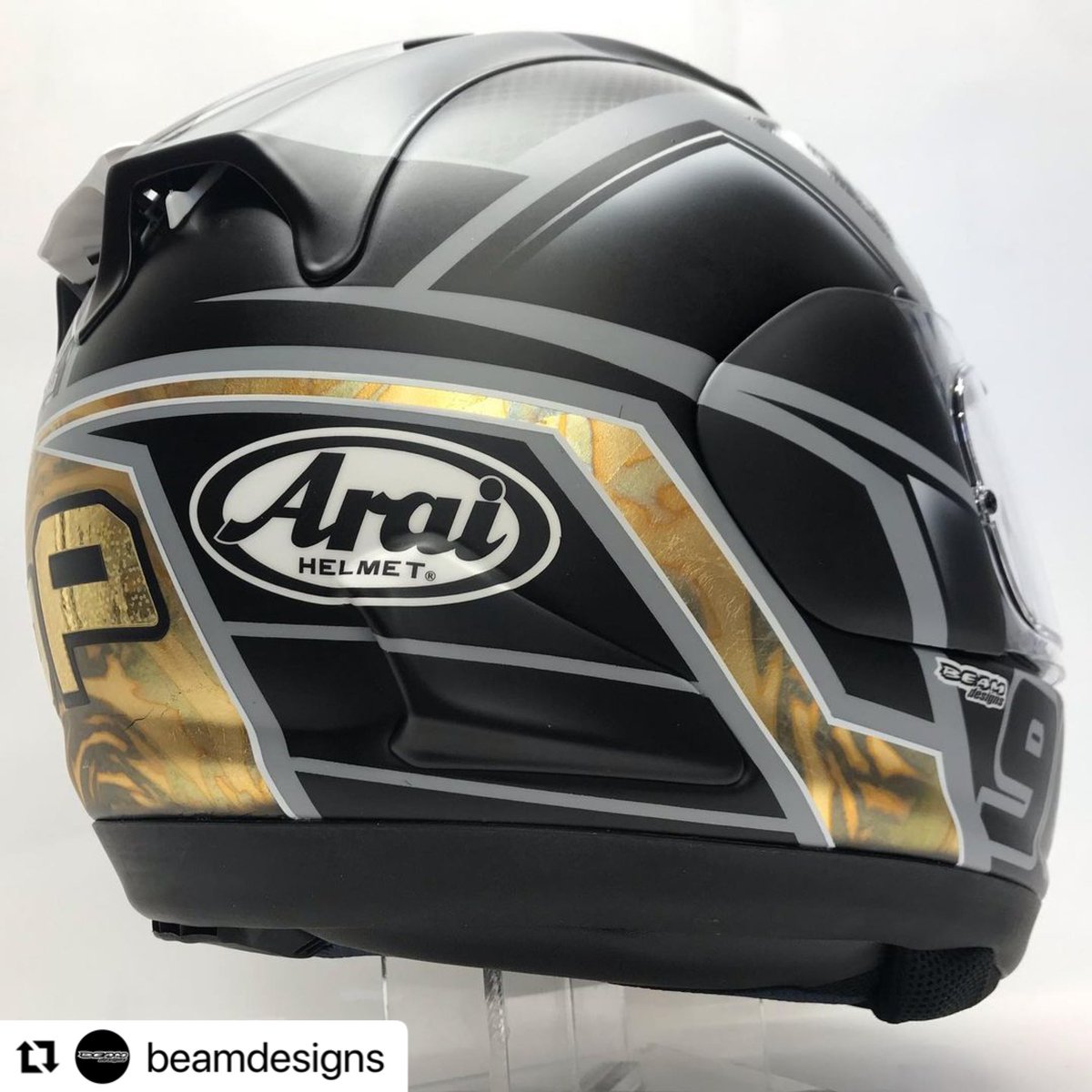AraiAmericas's tweet photo. 🔥🔥🔥 #Repost @beamdesigns 
・・・
NEW @araiamericas Corsair outta here for @brandon_paasch and his 2023 @motoamerica season. #snowleopard #BEAMdesigns #BP #araihelmet #goldleaf #Arai #AraiHelmet #CorsairX https://t.co/YI53bYf9Gb
