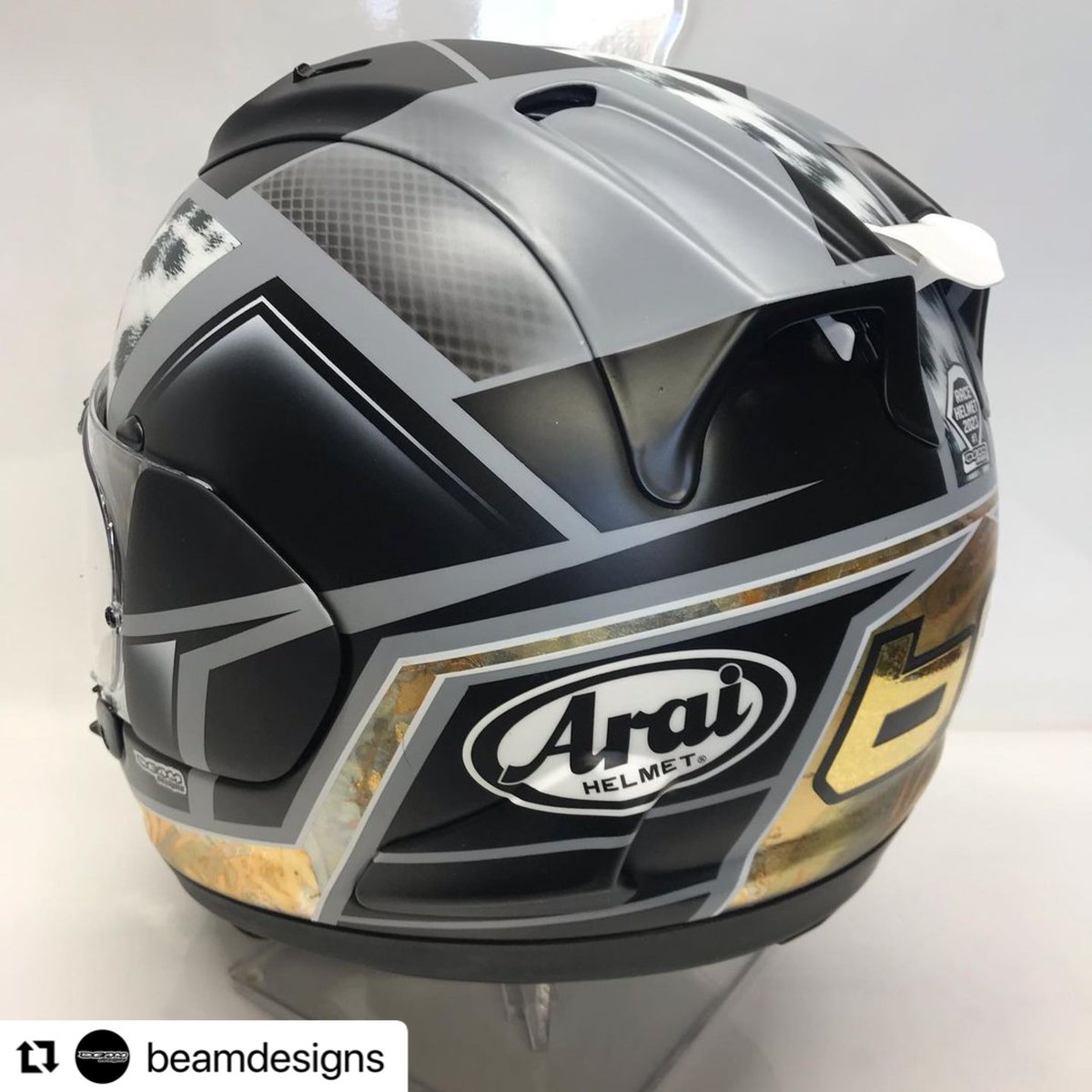 AraiAmericas's tweet photo. 🔥🔥🔥 #Repost @beamdesigns 
・・・
NEW @araiamericas Corsair outta here for @brandon_paasch and his 2023 @motoamerica season. #snowleopard #BEAMdesigns #BP #araihelmet #goldleaf #Arai #AraiHelmet #CorsairX https://t.co/YI53bYf9Gb