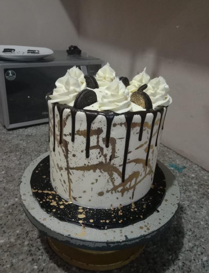 utete_blessing's tweet photo. Check out this tasty creamy sensation! It's beautiful to behold but even tastier in the mouth.
#creamycake #cakegoodness #gfcakes #cakesensation #cakesinlagos #cakesinajah #cakesinbadore #cakebusiness #yummycakes #bestcakesinLagos #topbakers https://t.co/D4WOaUMW8Q