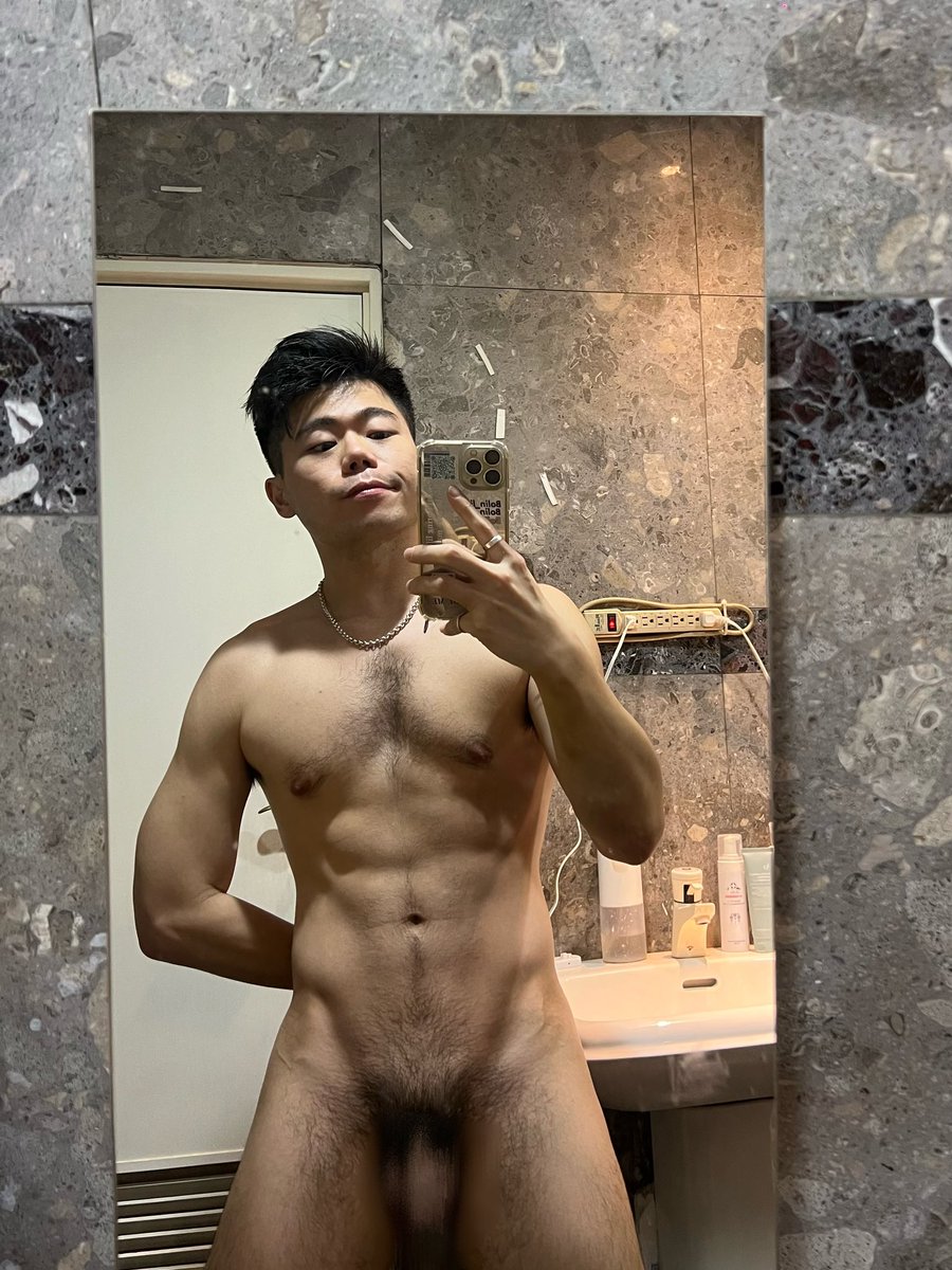 bolin_lie's tweet photo. 來一張你的若影若現或全見😈😈😈
有人潑水節也在泰國的嗎🇹🇭要不要一起聯名😅啊！不是是一起喝一杯🍺（轉推） https://t.co/i4W6v60VPV